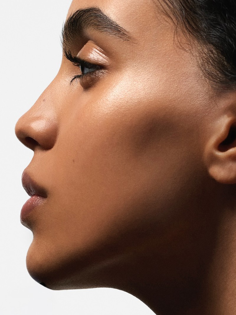 How To Lift & Sculpt Your Cheekbones With Make-Up