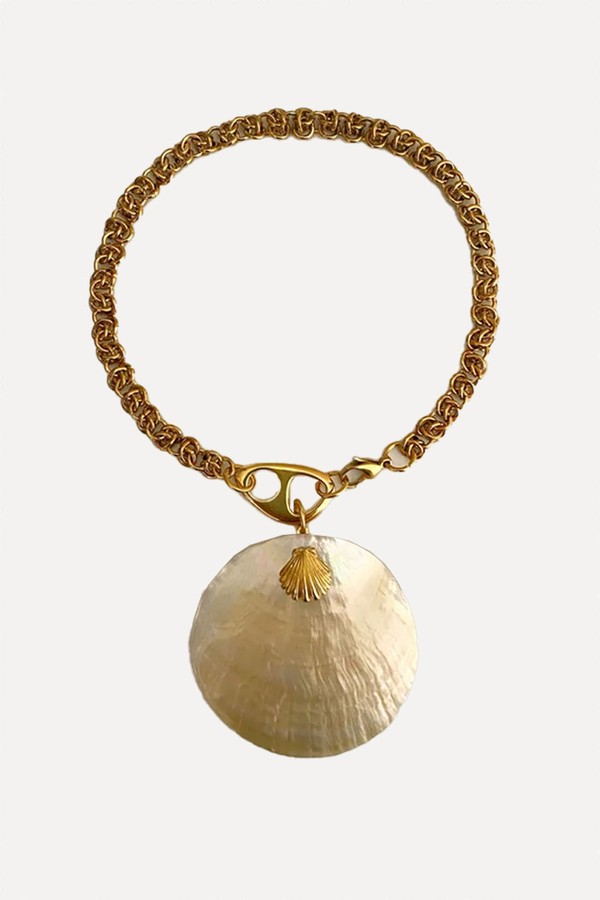 Shell Clam Pendant Necklace from Grecmuse