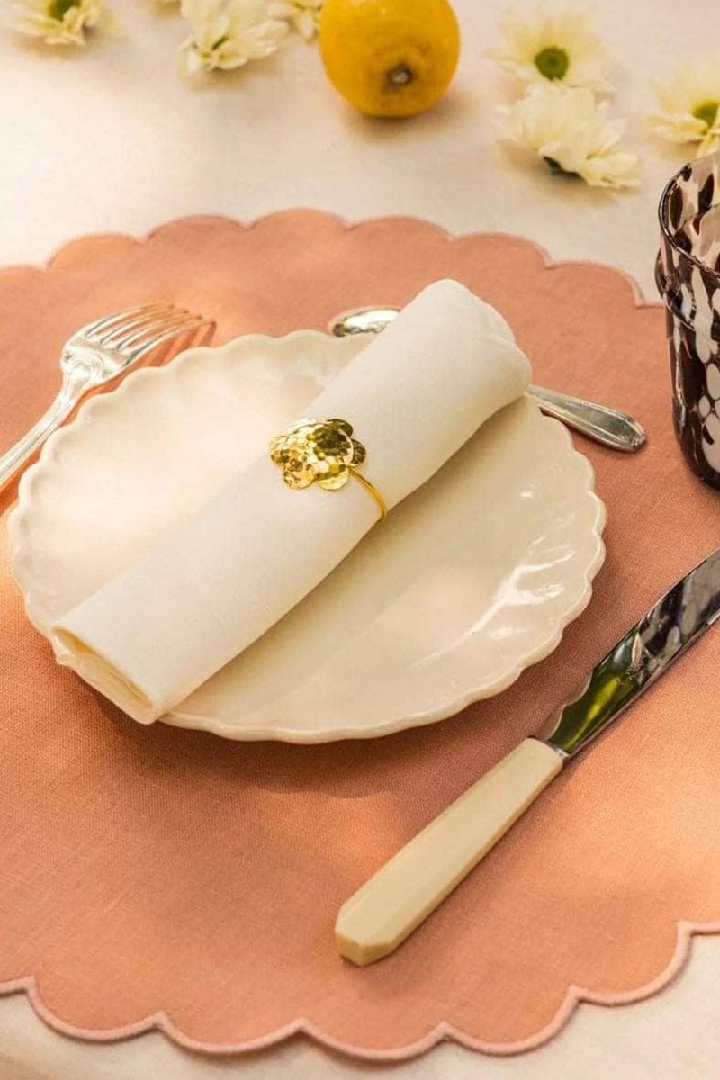 Set Of 2 Linen Scalloped Round Placemats from Tometé