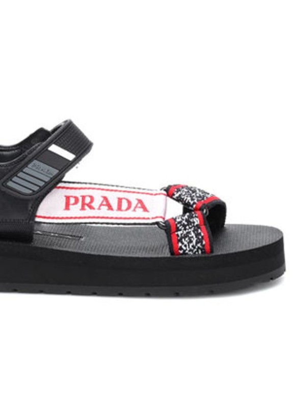 How To Wear Chunky Sandals