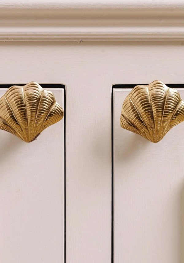Curved Shell Knob
