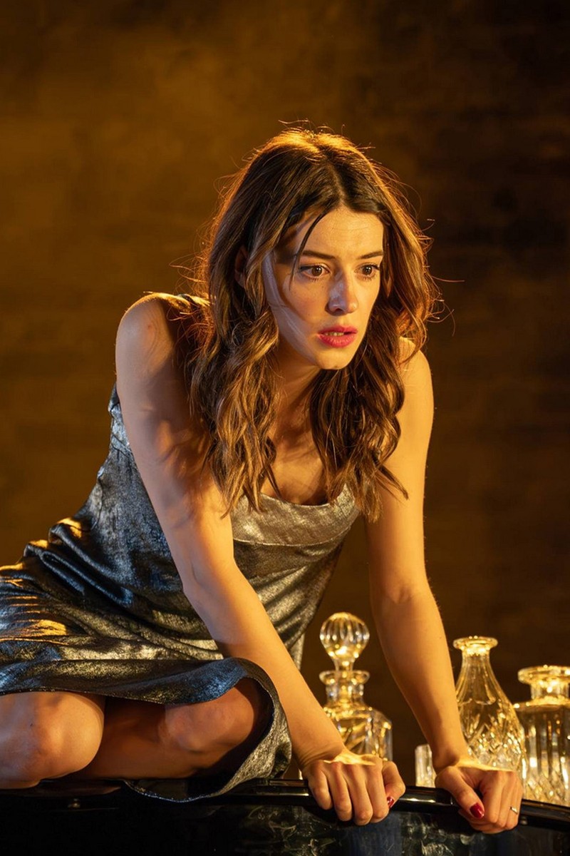 Cat On A Hot Tin Roof, Almeida