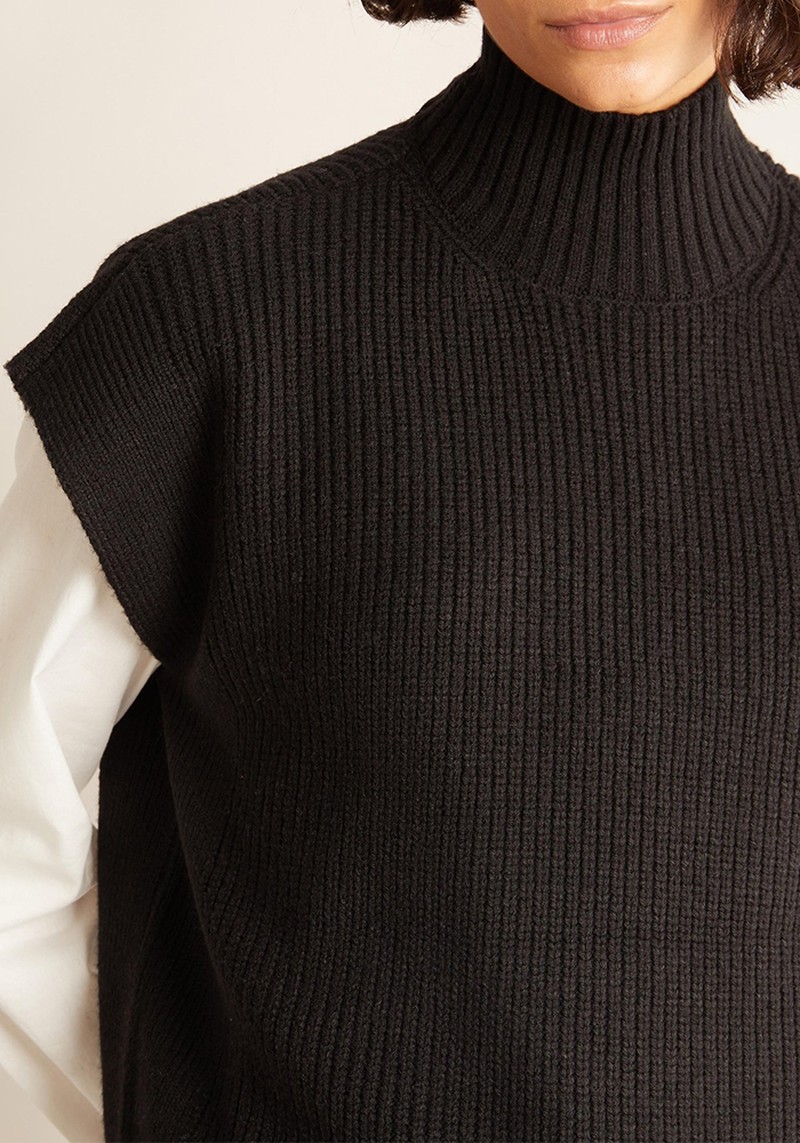 Black Rib Tabard from Albaray