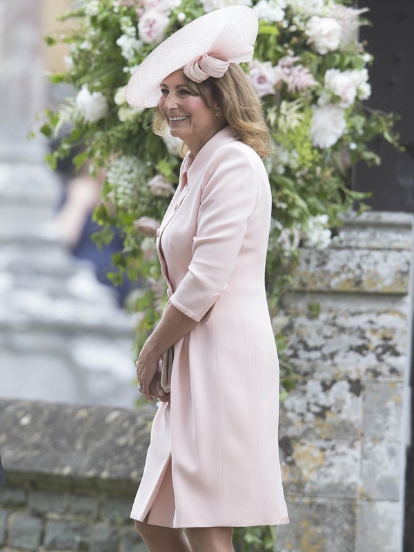 5 Stylish Wedding Guest Outfits For Mature Women