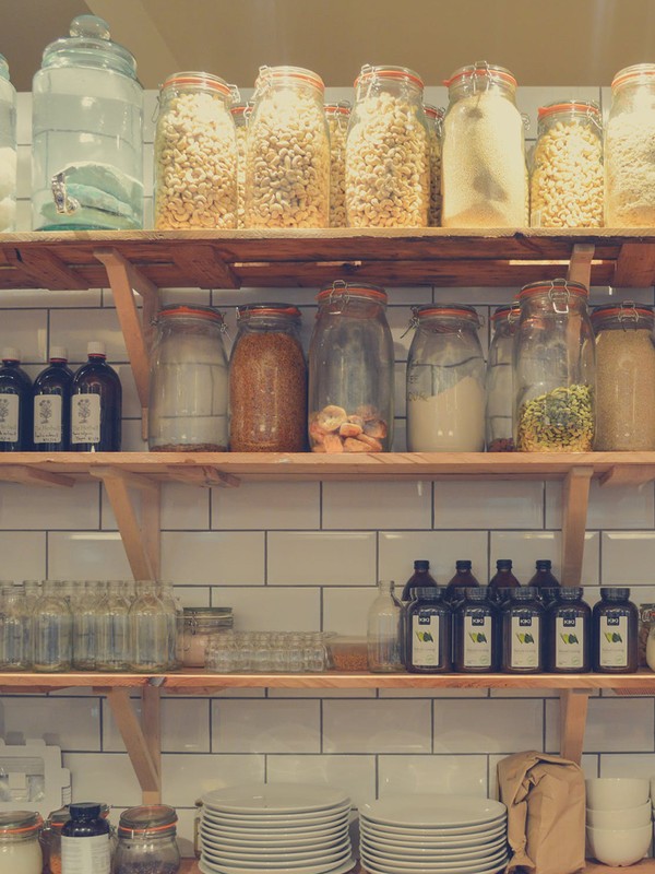 12 Ways To Organise Your Shelves 