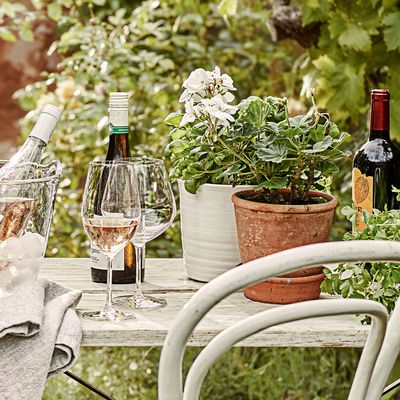 9 Experts Share Their Outdoor Entertaining Tips