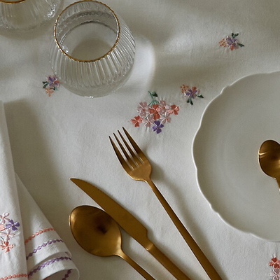 28 Pretty Tablecloths For Summer Entertaining 