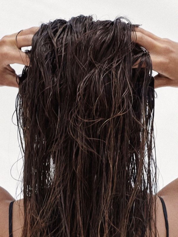 Why & How You Should Be Exfoliating Your Scalp 