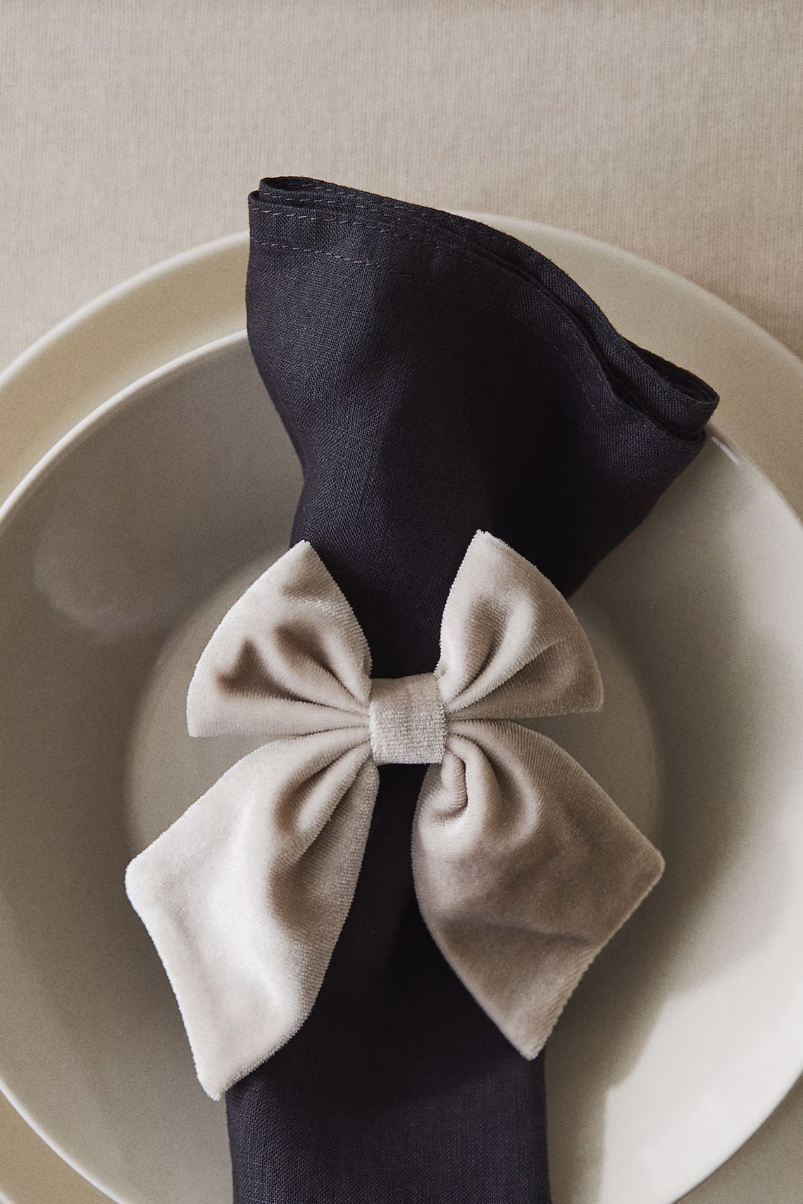 Bow Napkin Rings from H&M