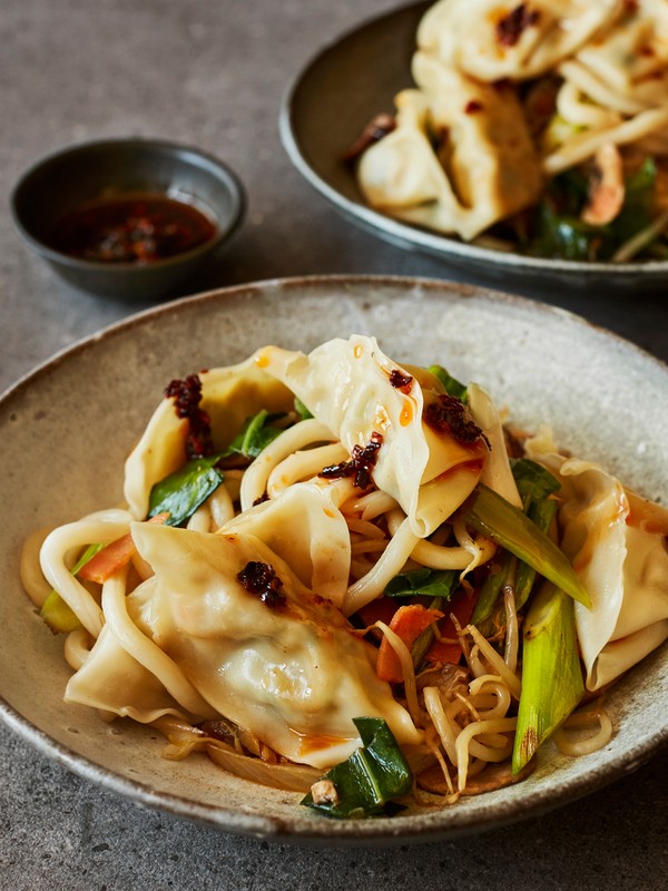 Yaki Udon With Vegetable Gyoza