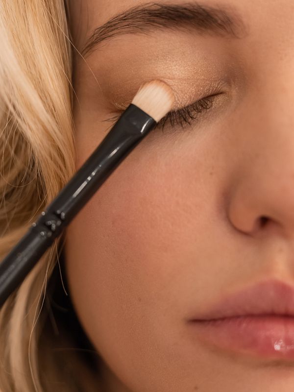 How To Apply Make-Up To Hooded Eyes