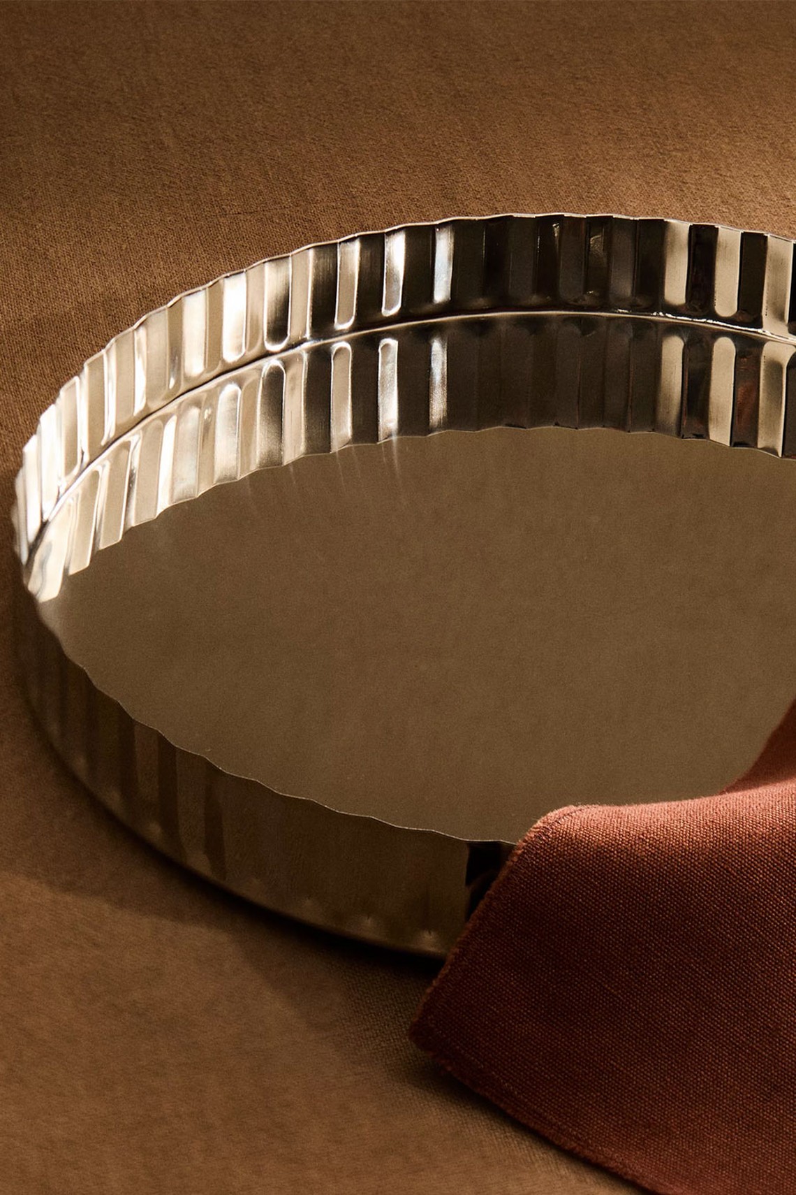 Round Metal Tray With Scalloped Edges