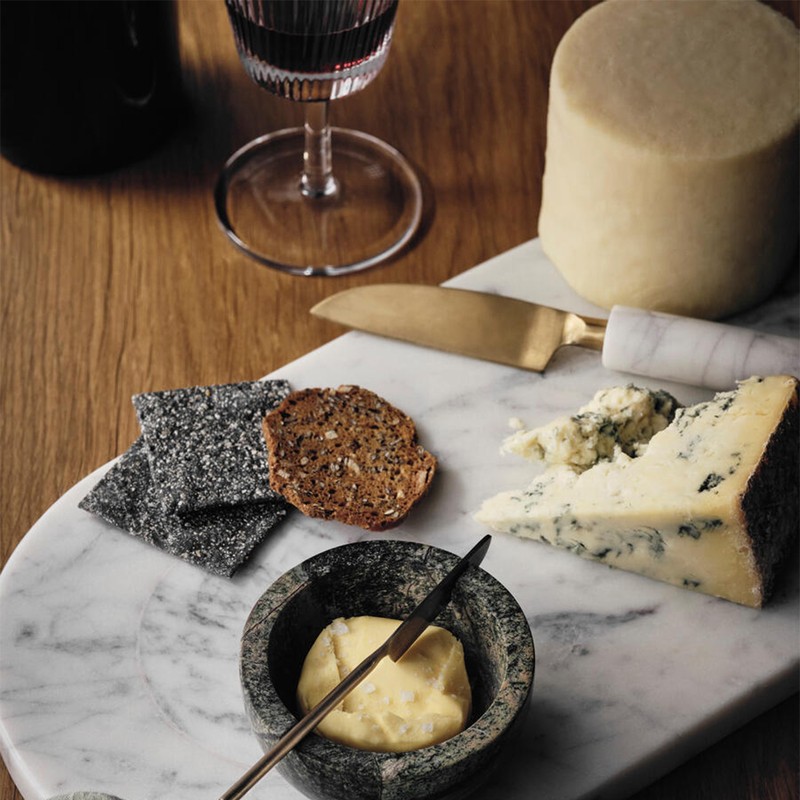 How To Put Together The Ultimate Cheeseboard