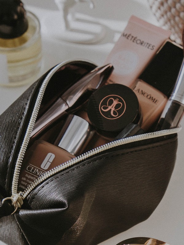 How To Germ-Proof Your Make-Up Bag 