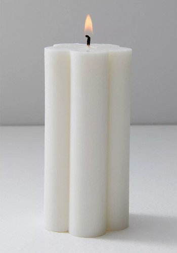 Daisy Pillar Candle