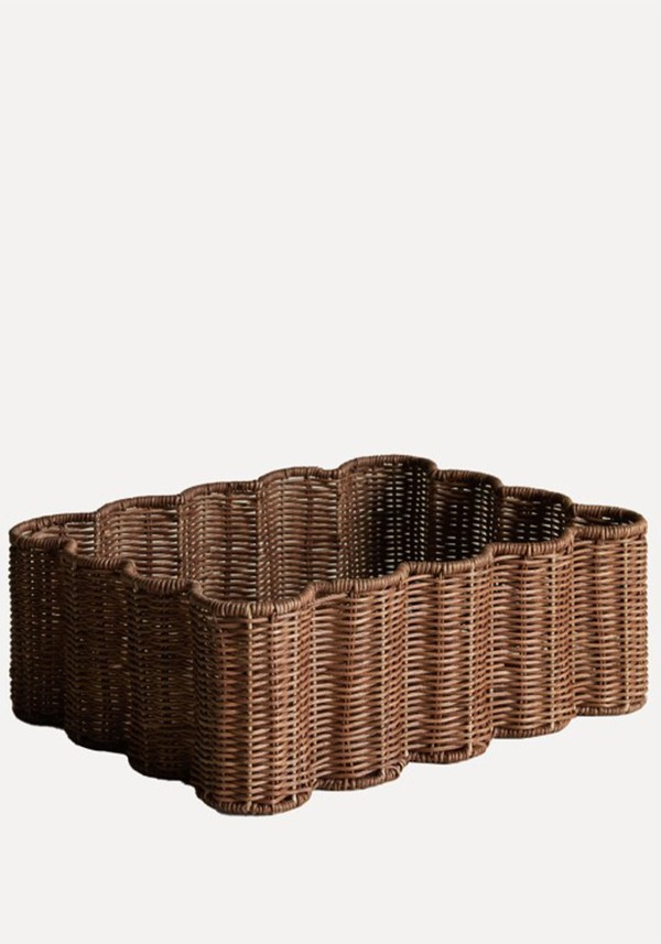 Medium Scalloped Rattan Tray