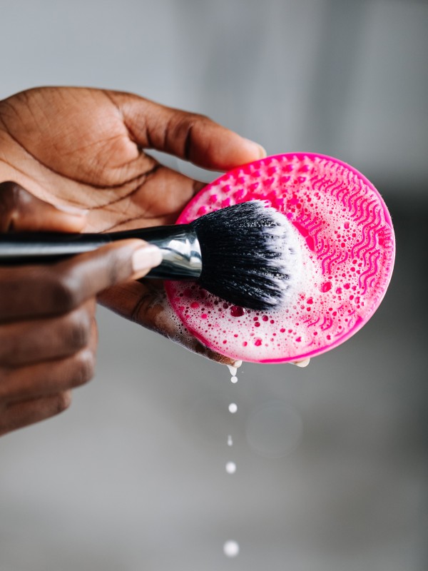 6 Easy Ways To Clean Your Make-Up Brushes