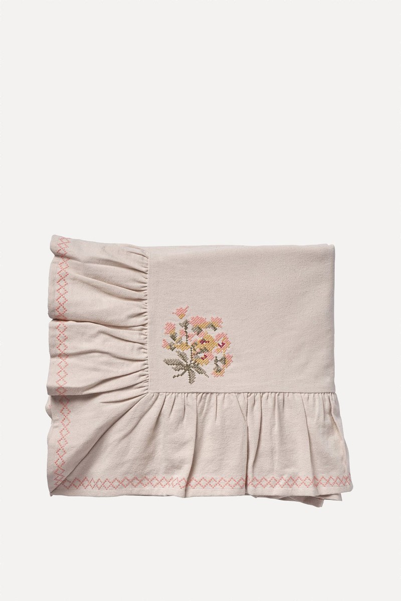 Ristipisto X-Stitch Frill Tablecloth from Projekti Tyyny