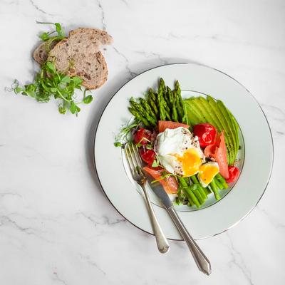 Steamed asparagus and tomato salad with rocket, smoked salmon and poached eggs