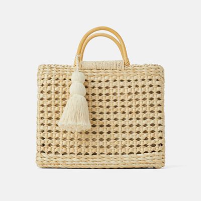 Beige Tote Bag With Wooden Handles Details from Zara