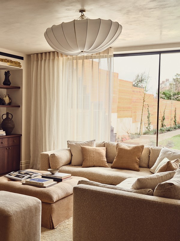 Look Around This Riverside Family Home 