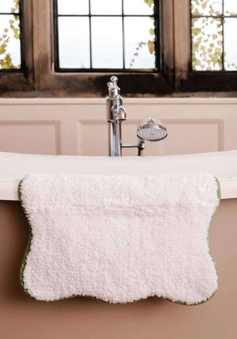 Amelia Scalloped Bath Mat 
