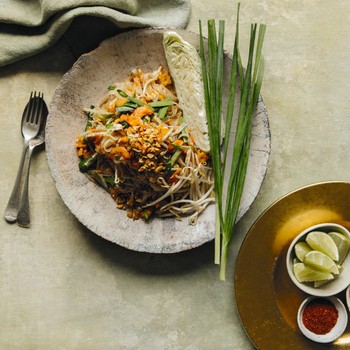 Pad Thai Stir-fried Rice Noodles With Dried Prawns & Bean Sprouts