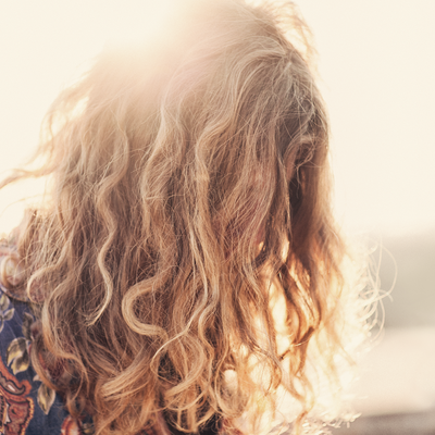 An Expert Guide To Tackling Frizz In The Heat