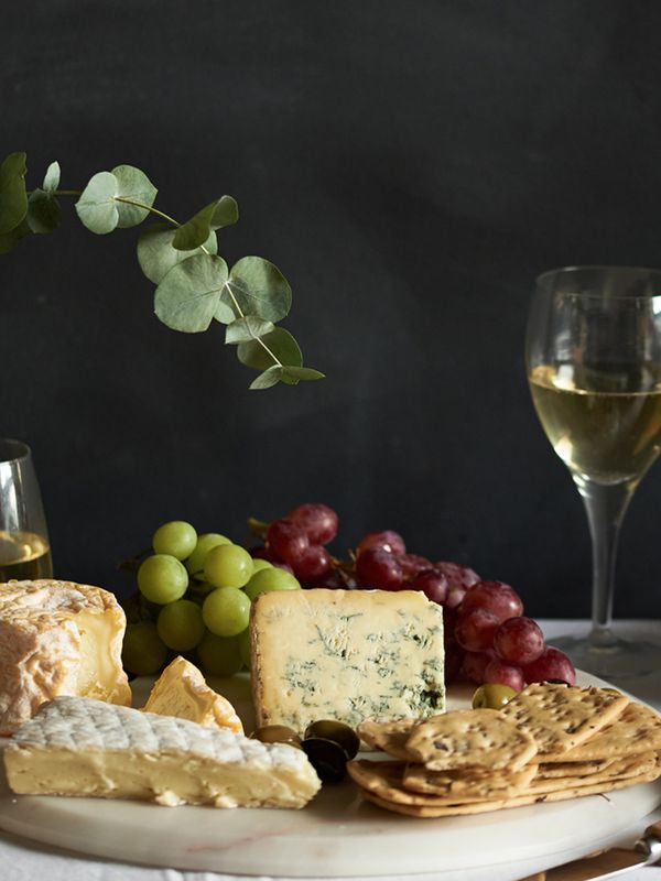 How To Put Together The Ultimate Cheeseboard 