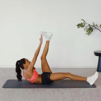 Workout At Home: Kayla Itsines’ Abs Circuit