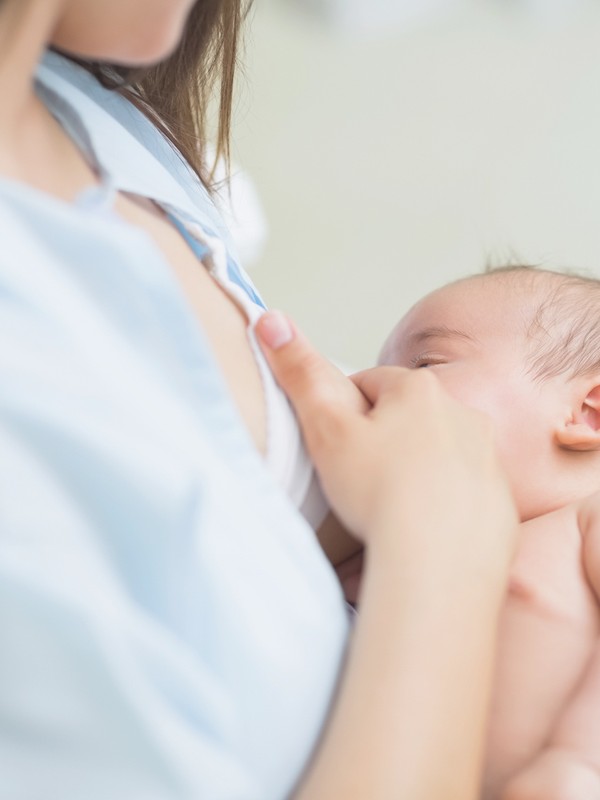 Thin-Shaming Is The Latest Way To Make Breastfeeding Mums Feel Bad
