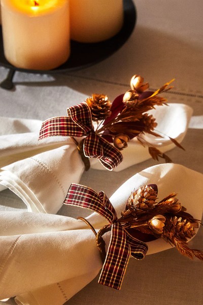 Pack Of Dried Christmas Flower Napkins Rings from Zara Home