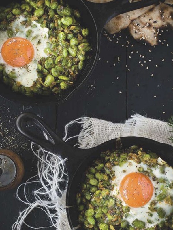 Broad Beans with Garlic, Dill and Egg