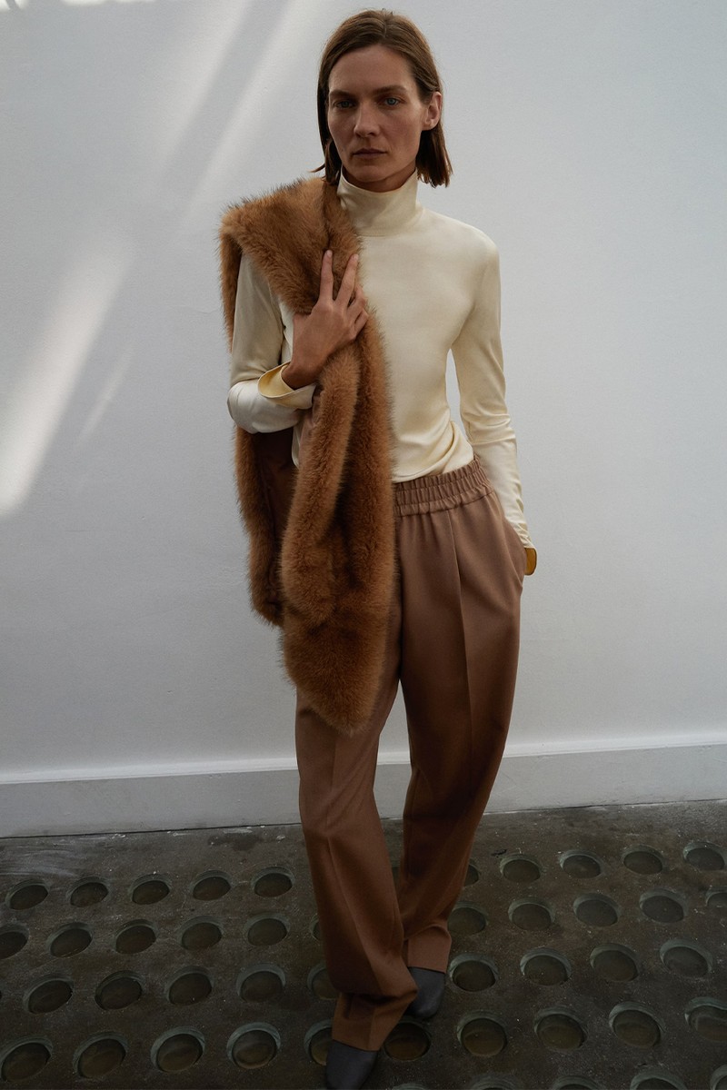 100% Wool Trousers With Elastic Waist from Mango 