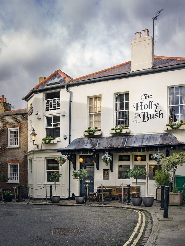 19 Of The Cosiest Pubs In London