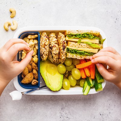 4 Nutritionists Explain How To Put Together A Healthy Lunch