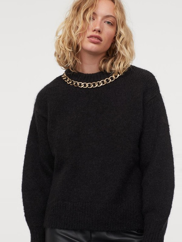 Debit Vs. Credit: How To Make Head-To-Toe Black Exciting