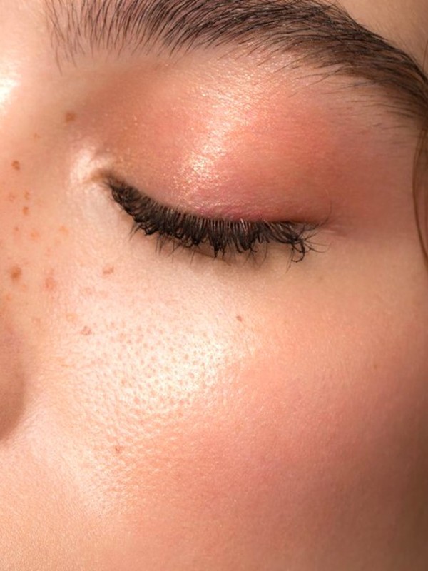 How To Deal With Oily Skin In The Heat