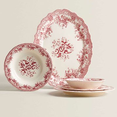 Earthenware Tableware With Flowers