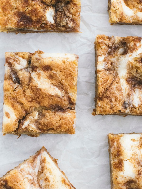 Cinnamon Roll Blondies