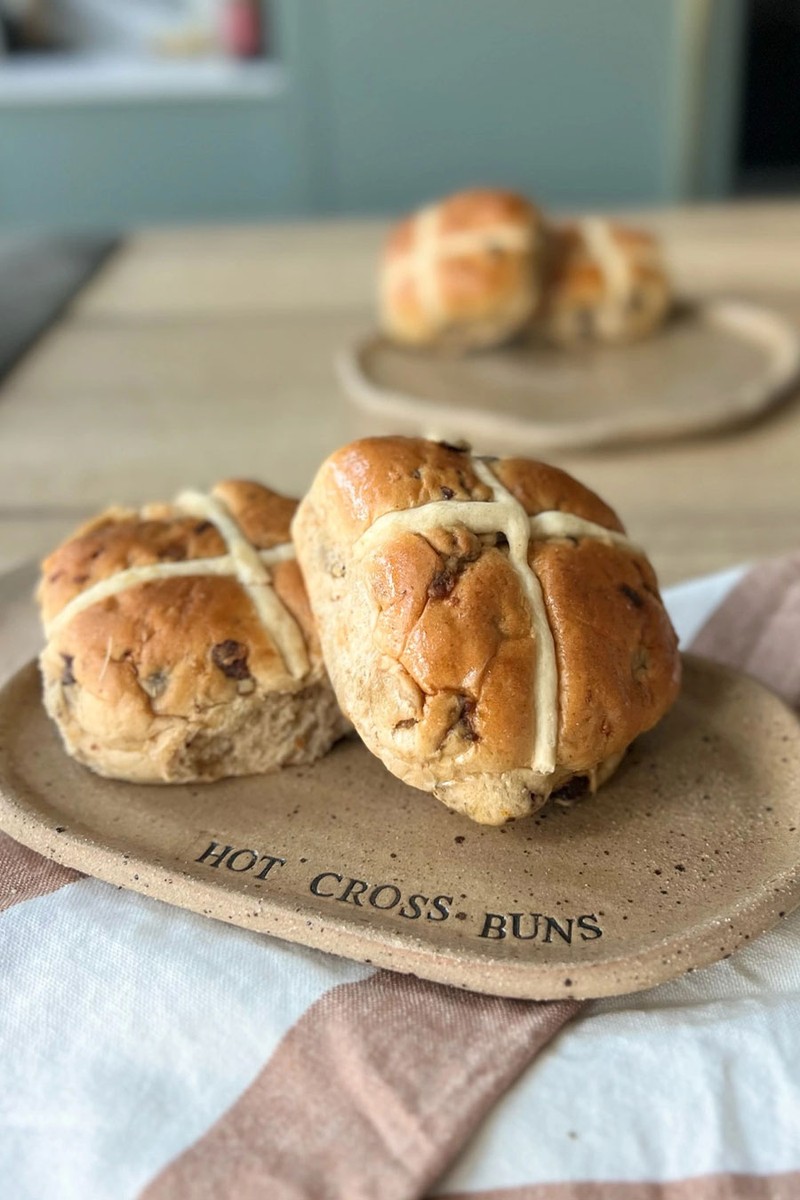 'Hot Cross Buns' Ceramic Plate from Teppi