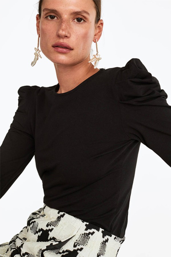 T-Shirt With Gathered Shoulder Detail from Uterqüe