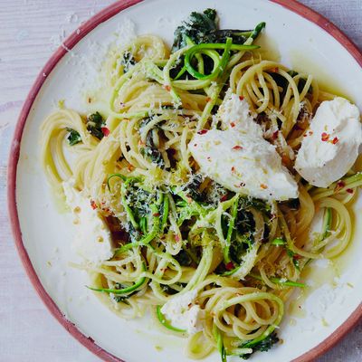 Spaghetti With Kale, Courgette, Lemon & Ricotta
