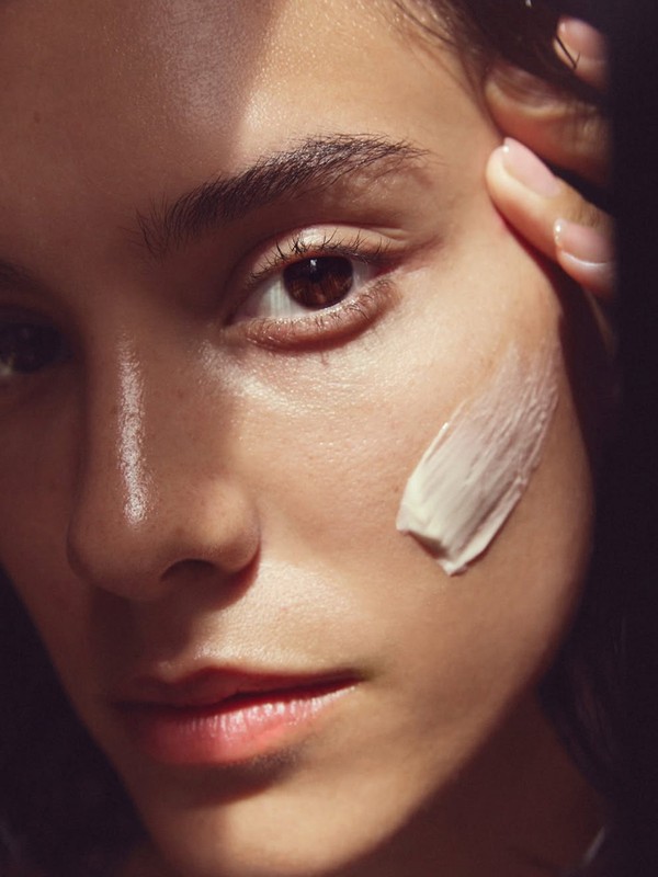 The Best Lightweight Facial SPFs For Protection & Glow