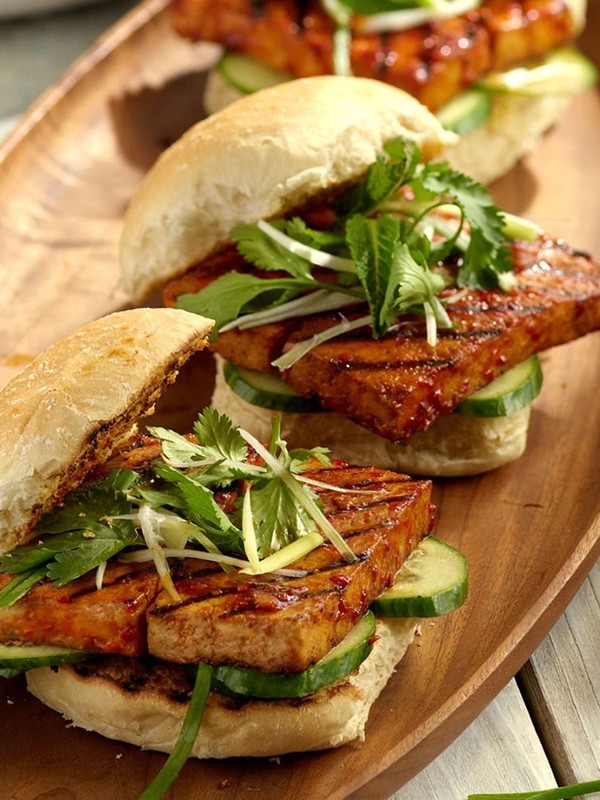 Spicy Garlic Tofu Burgers