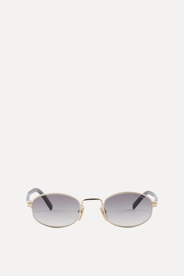 Sunglasses With The Iconic Metal Plaque