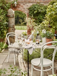 9 Experts Share Their Outdoor Entertaining Tips