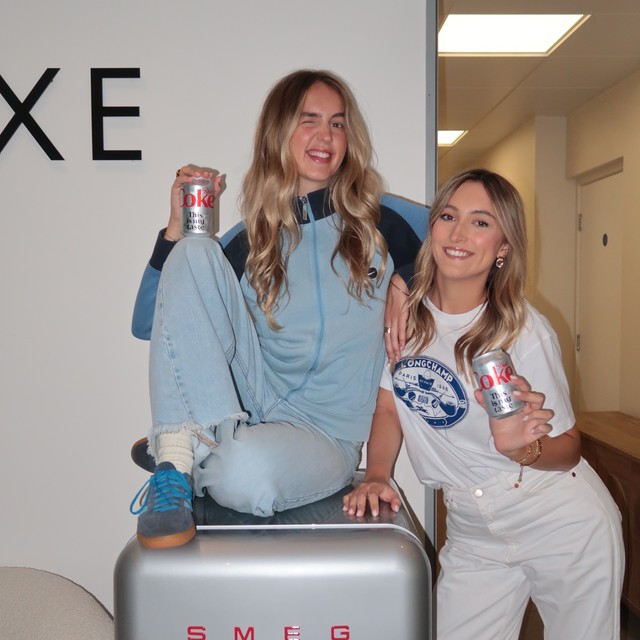 AD When 3pm hits at LG HQ, it’s officially time for a @dietcokegbi break... Swipe to see our after