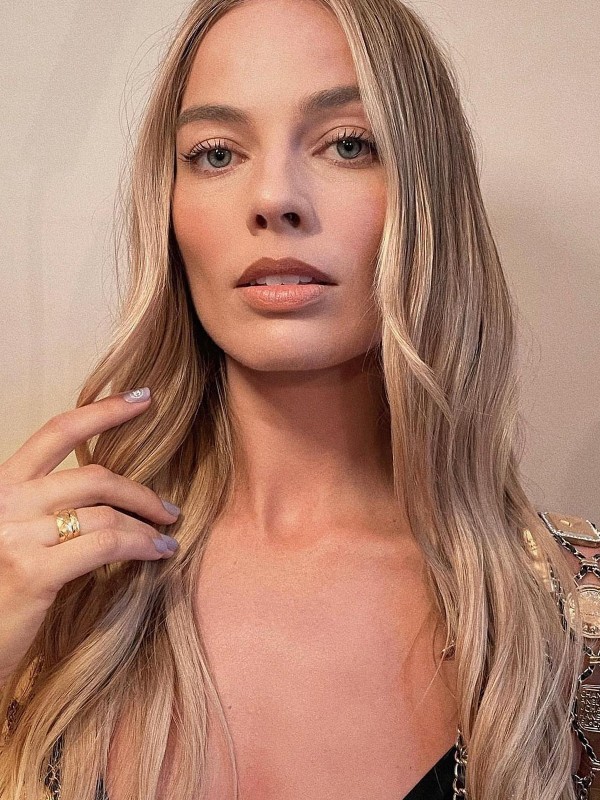 Margot Robbie & Bella Hadid’s Hair Colourist Shares His Expert Tips
