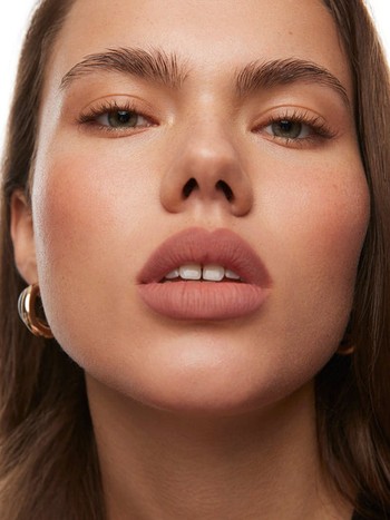 How To Nail The Tauve Lips Trend